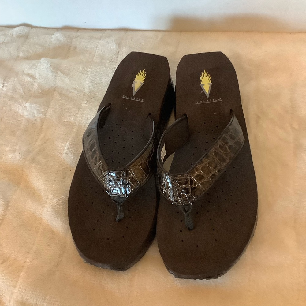 Volatile Croc brown size 9